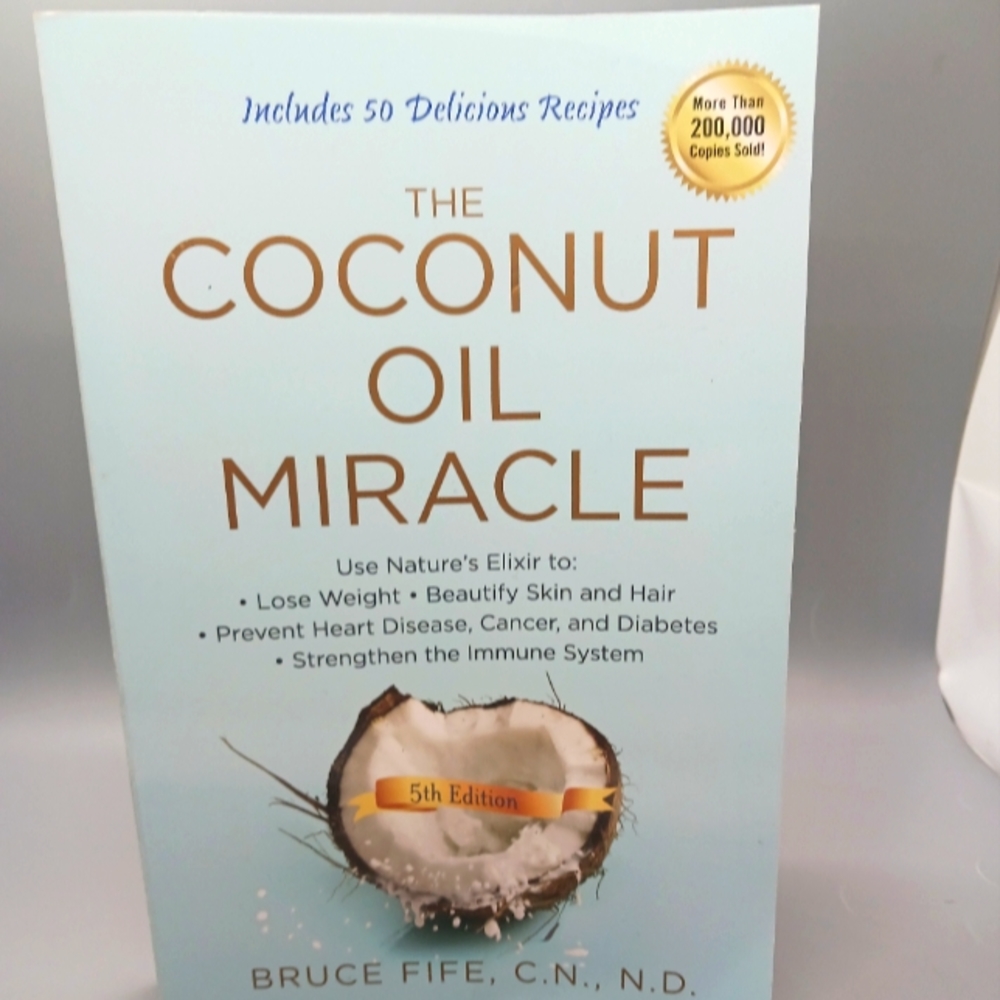 The Coconut Oil Miracle by - Light Blue Cover